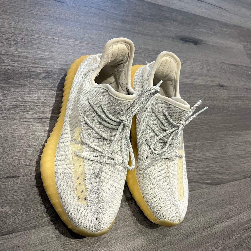 Women’s Yeezys (non-authentic)